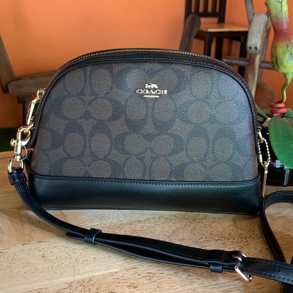 🌷Coach Dome Crossbody In Signature Canvas NWT.